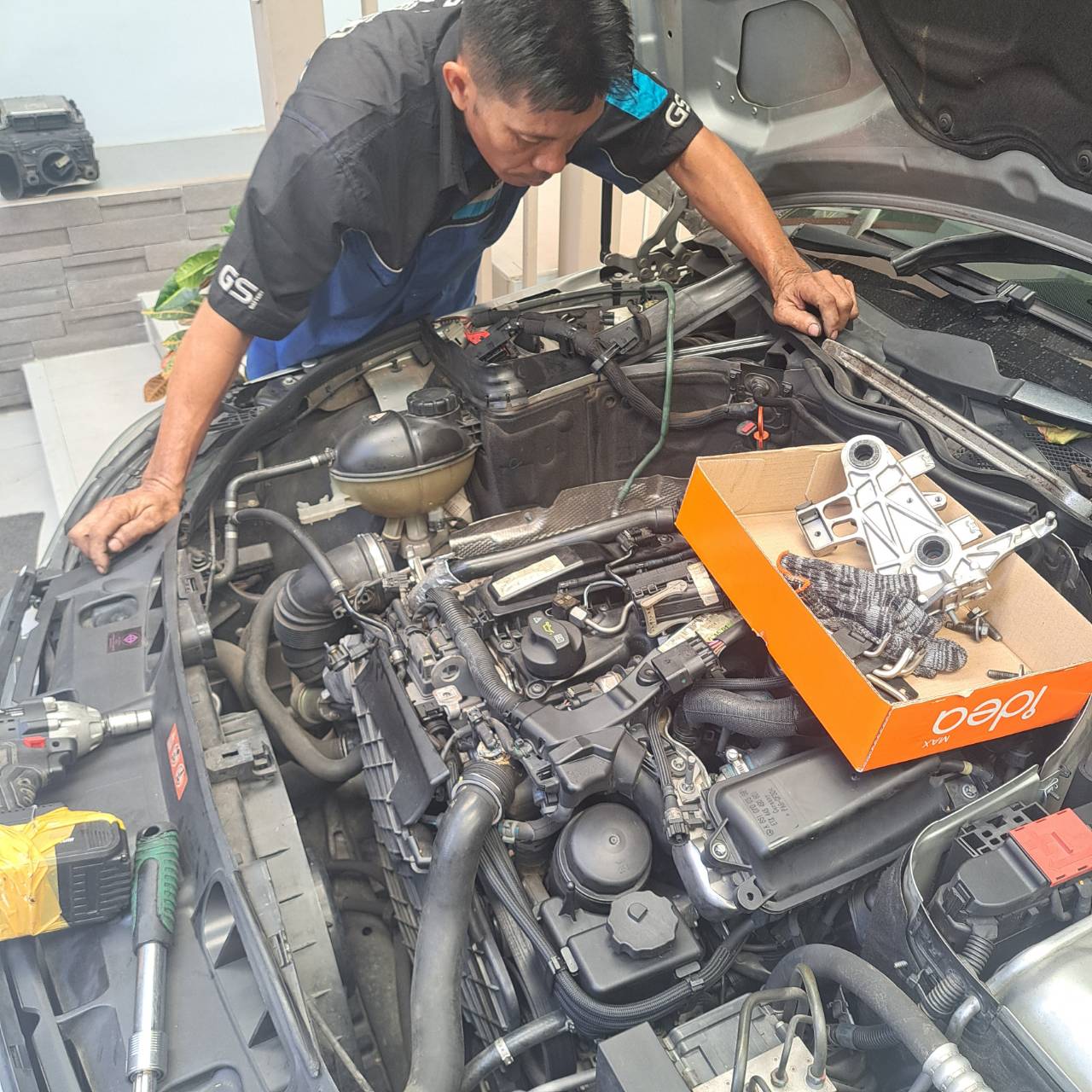 14 - https://ซ่อมรถ-แบตเตอรี่รถใกล้ฉัน.com | บริการซ่อมรถนอกสถานที่ 24 ชั่วโมง ครอบคลุมงานซ่อมทั่วไป เปลี่ยนแบตเตอรี่ เติมน้ำยาแอร์ ตรวจช่วงล่าง เปลี่ยนถ่ายน้ำมันเครื่อง และไดชาร์จ-ไดสตาร์ท ครบจบที่เดียว 14 - https://ซ่อมรถ-แบตเตอรี่รถใกล้ฉัน.com | บริการซ่อมรถนอกสถานที่ 24 ชั่วโมง ครอบคลุมงานซ่อมทั่วไป เปลี่ยนแบตเตอรี่ เติมน้ำยาแอร์ ตรวจช่วงล่าง เปลี่ยนถ่ายน้ำมันเครื่อง และไดชาร์จ-ไดสตาร์ท ครบจบที่เดียว